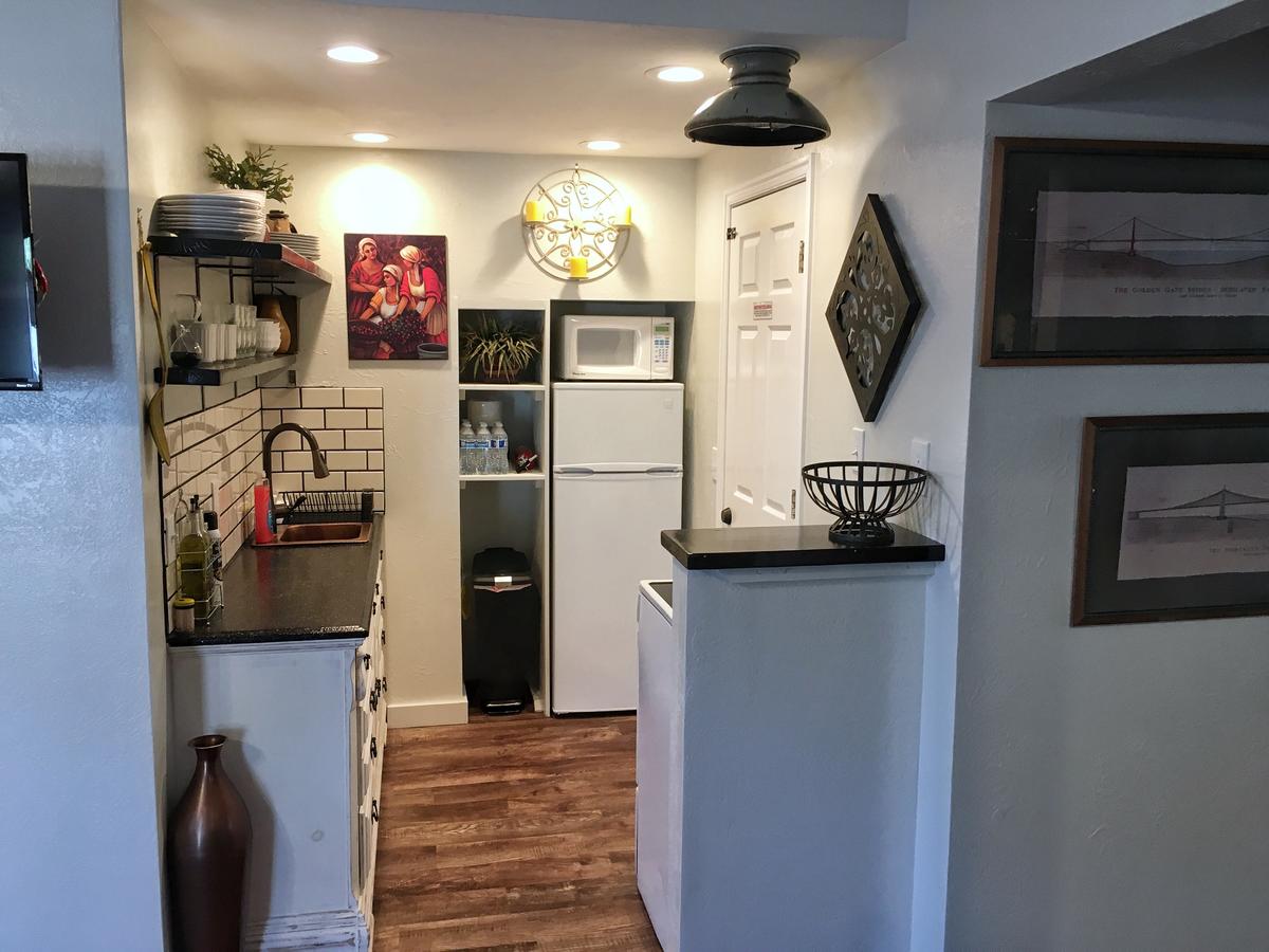 Baristas Suite THEMED Apt. Near ZION, Private HOT TUB! - thumb 34