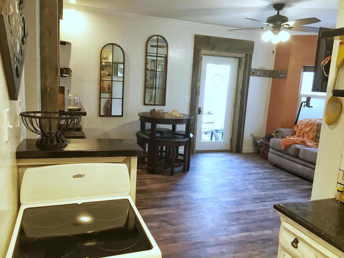 Baristas Suite THEMED Apt. Near ZION, Private HOT TUB! - thumb 39