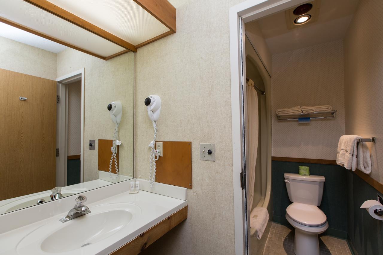 Commodores Inn - thumb 35