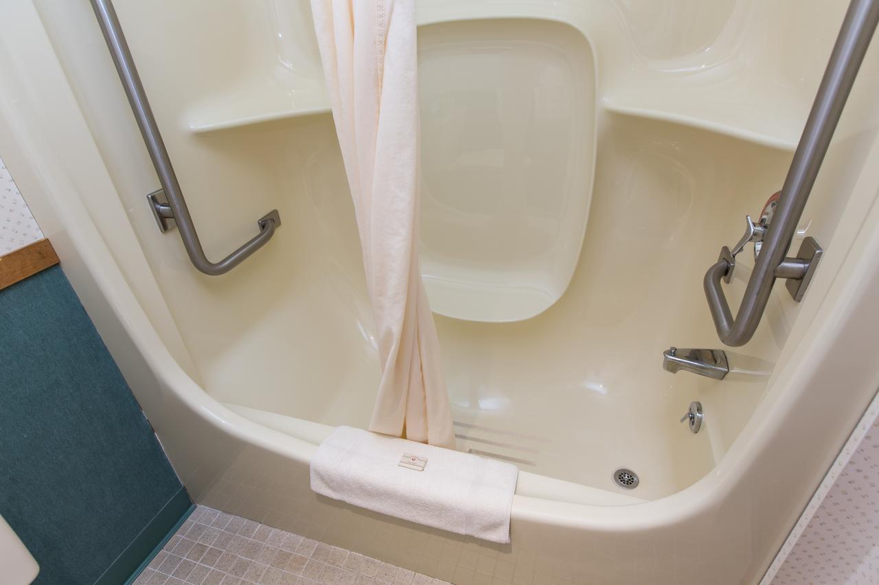 Commodores Inn - thumb 24