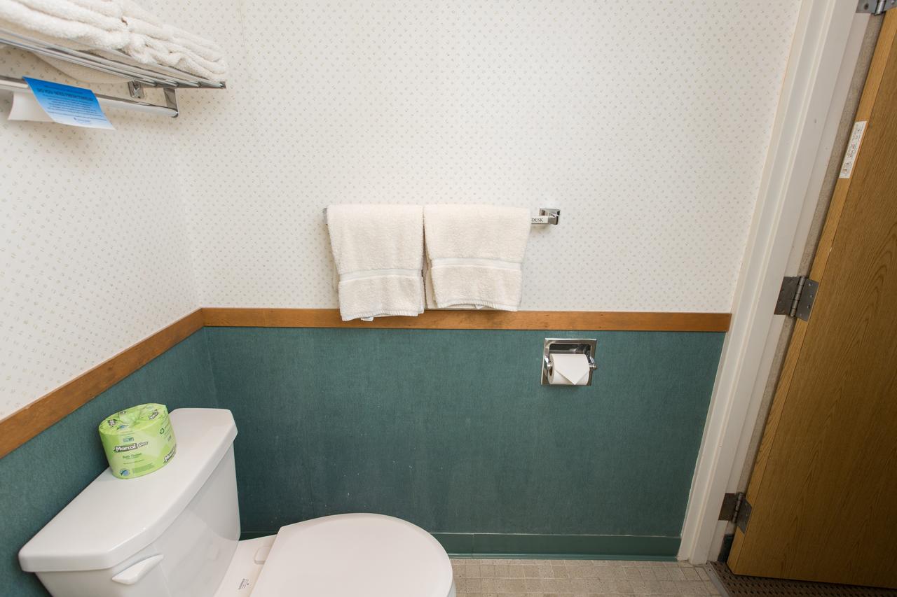 Commodores Inn - thumb 42