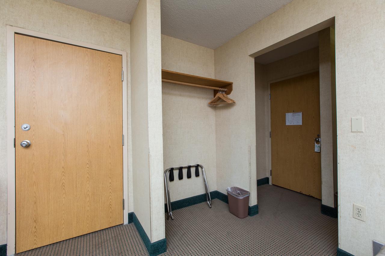 Commodores Inn - thumb 37