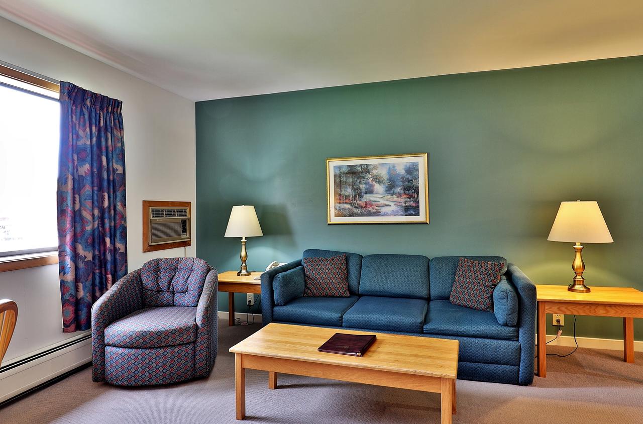 Cedarbrook One Bedroom Suite 219/221 - thumb 0