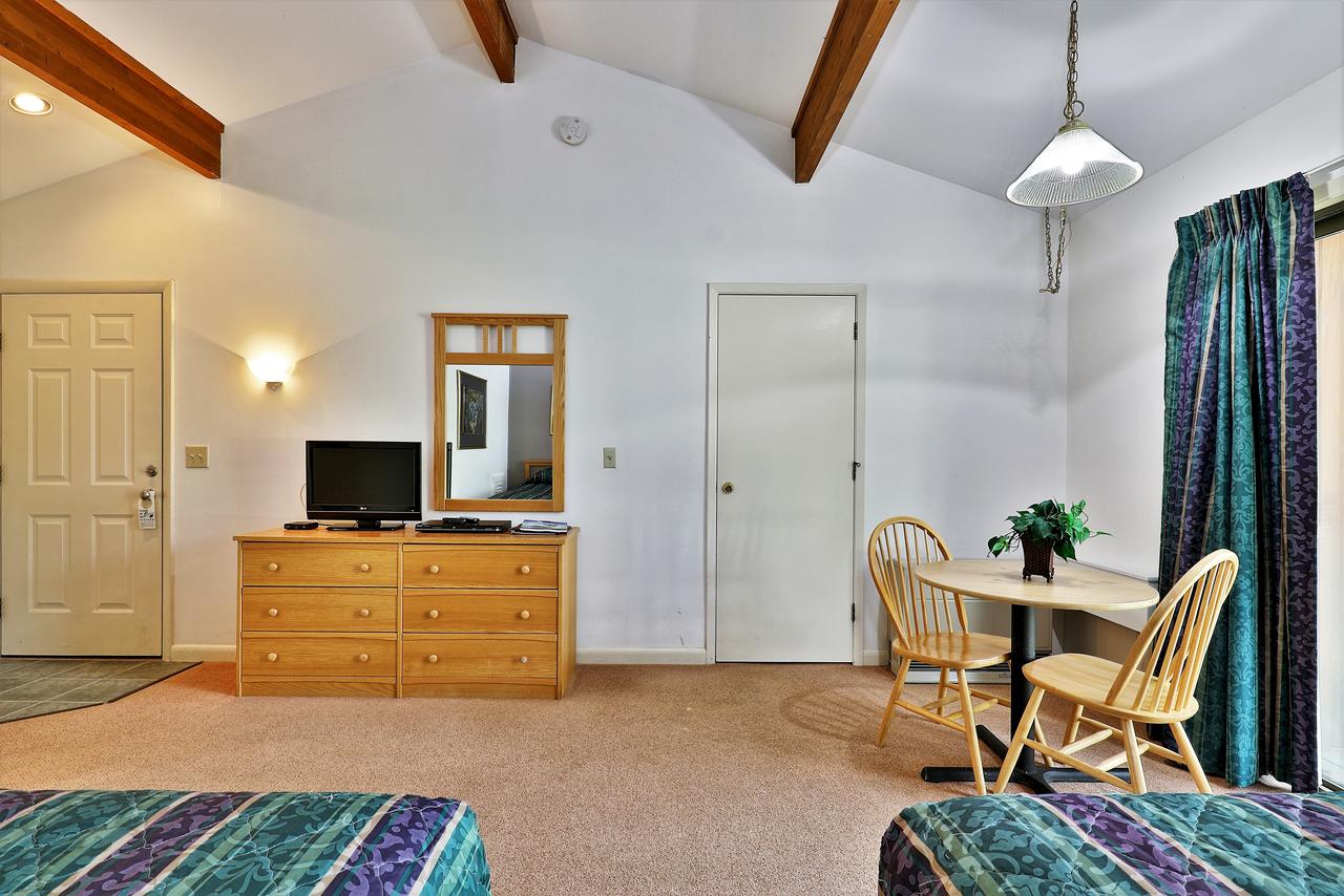 Cedarbrook Standard Hotel Room 201 - thumb 9