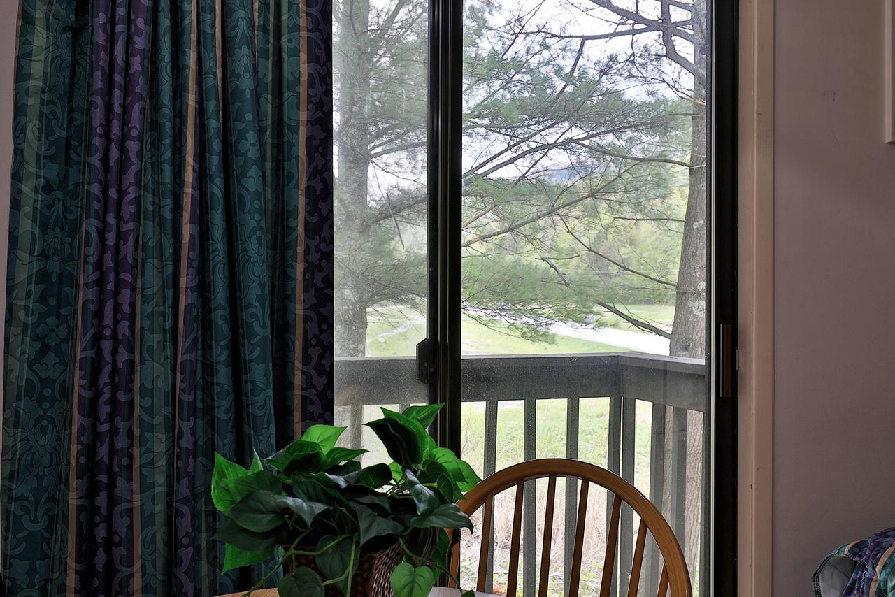Cedarbrook Standard Hotel Room 201 - thumb 4