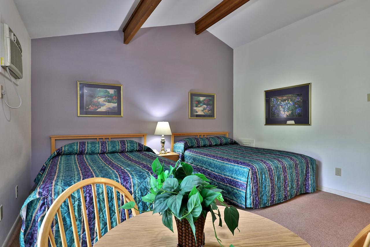 Cedarbrook Standard Hotel Room 201 - thumb 11