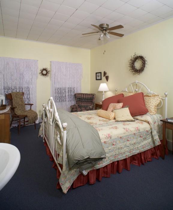 Fullerton Inn & Restaurant - thumb 4