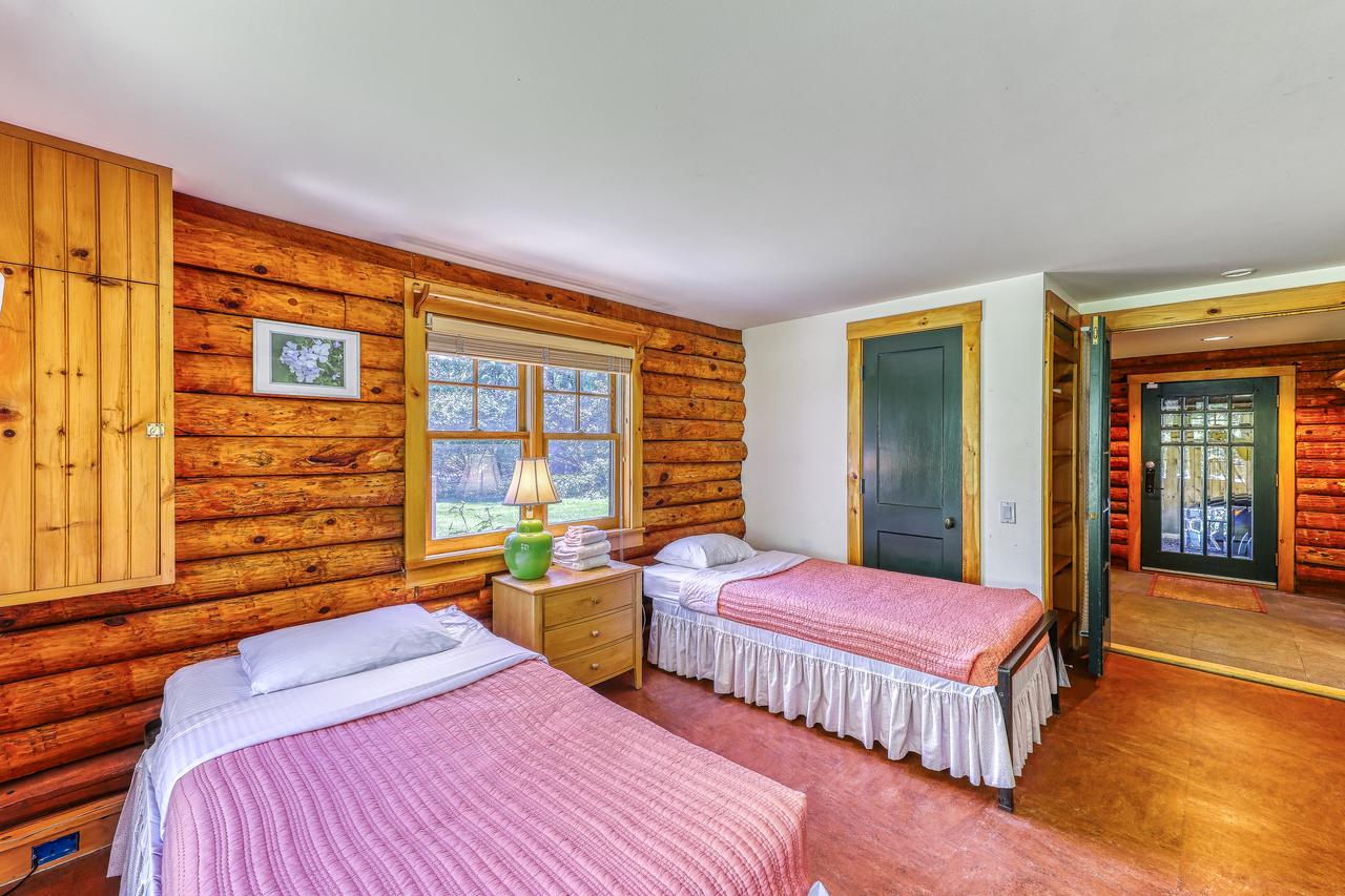 2 Bed 2 Bath Vacation Home In Charlotte - thumb 15