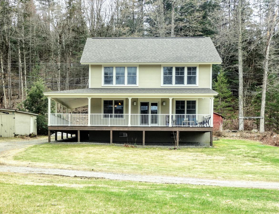 Lake Rescue LAKEFRONT! 2.6 Miles From Okemo. - thumb 0