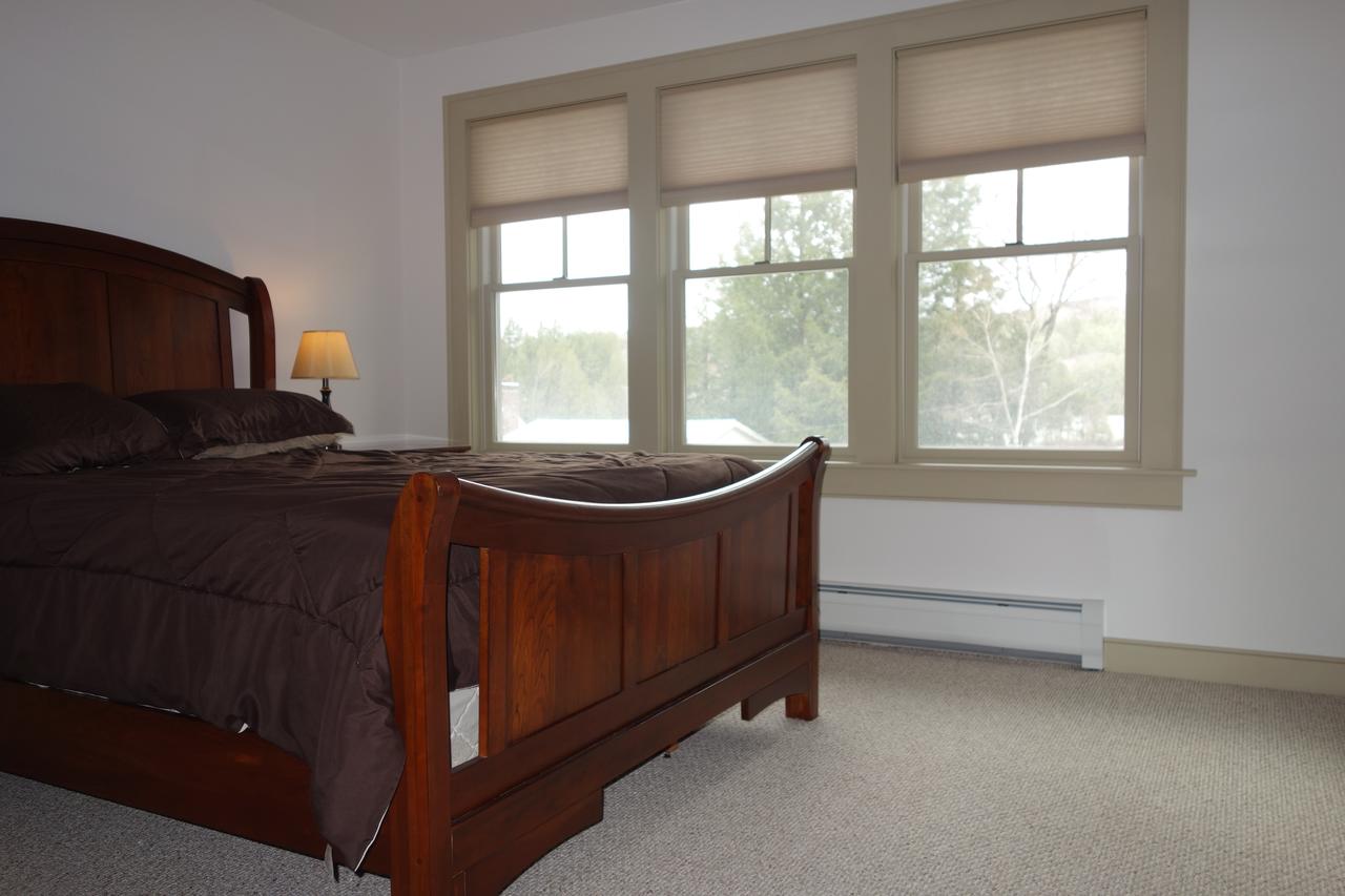 Lake Rescue LAKEFRONT! 2.6 Miles From Okemo. - thumb 36