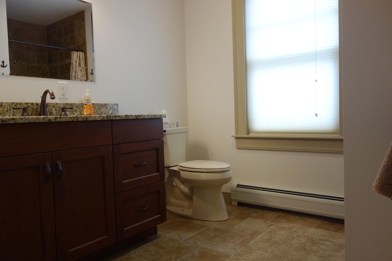 Lake Rescue LAKEFRONT! 2.6 Miles From Okemo. - thumb 25