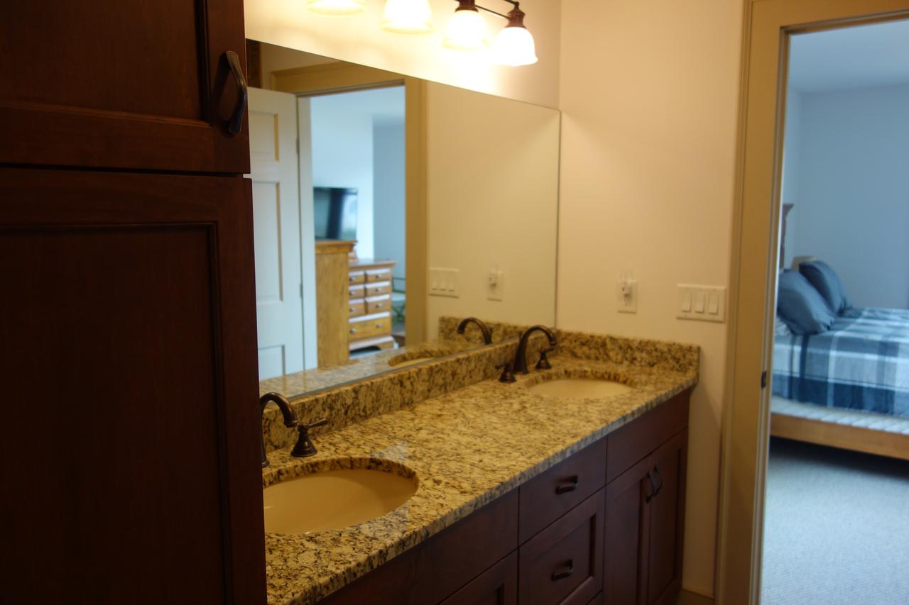 Lake Rescue LAKEFRONT! 2.6 Miles From Okemo. - thumb 38