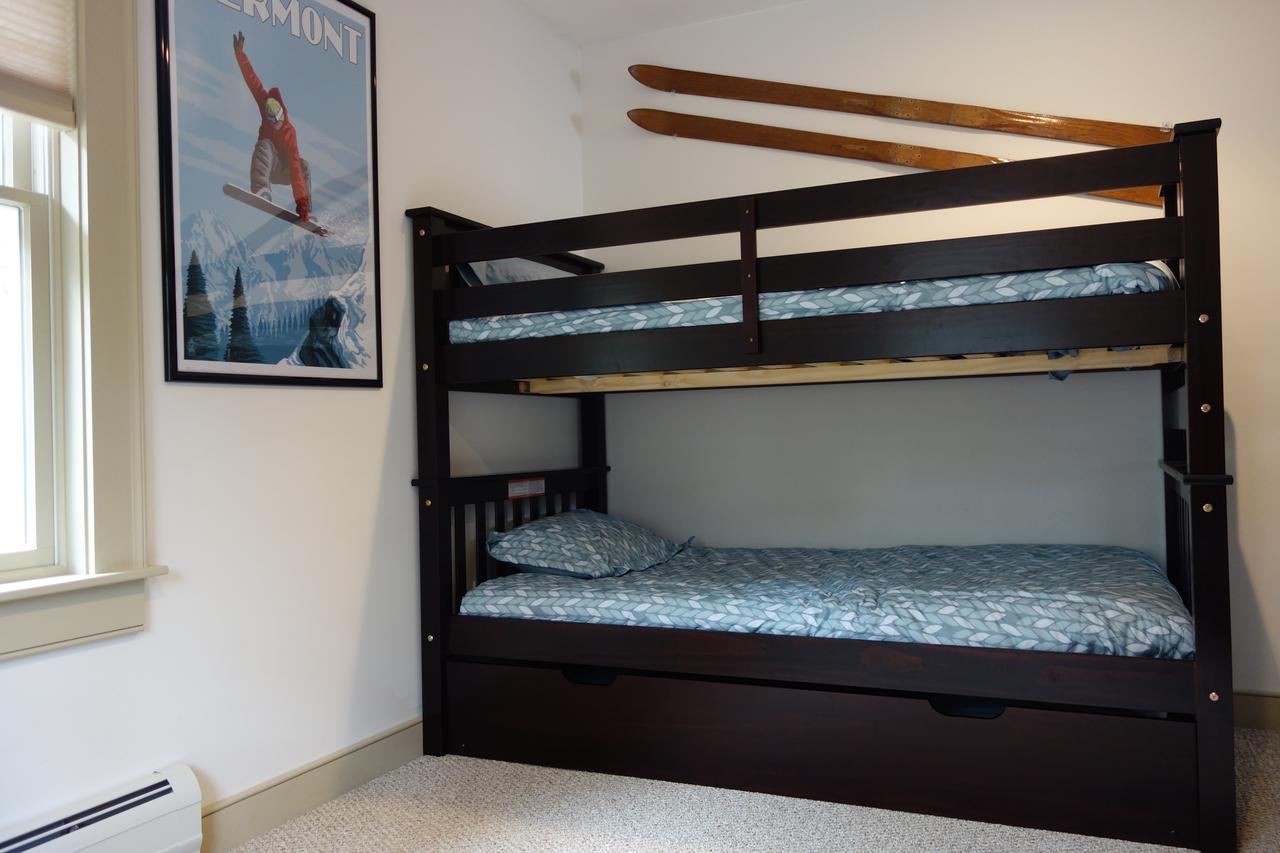 Lake Rescue LAKEFRONT! 2.6 Miles From Okemo. - thumb 32