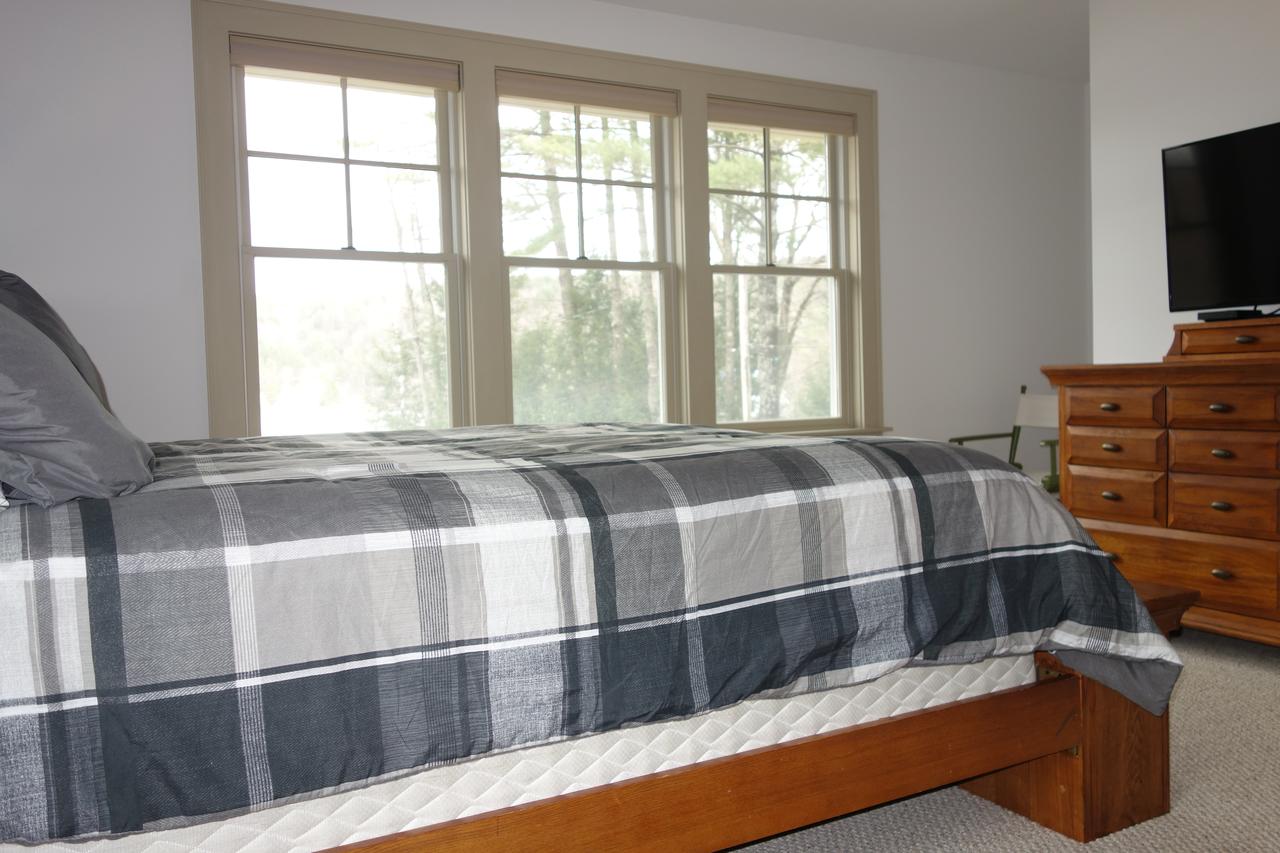 Lake Rescue LAKEFRONT! 2.6 Miles From Okemo. - thumb 37