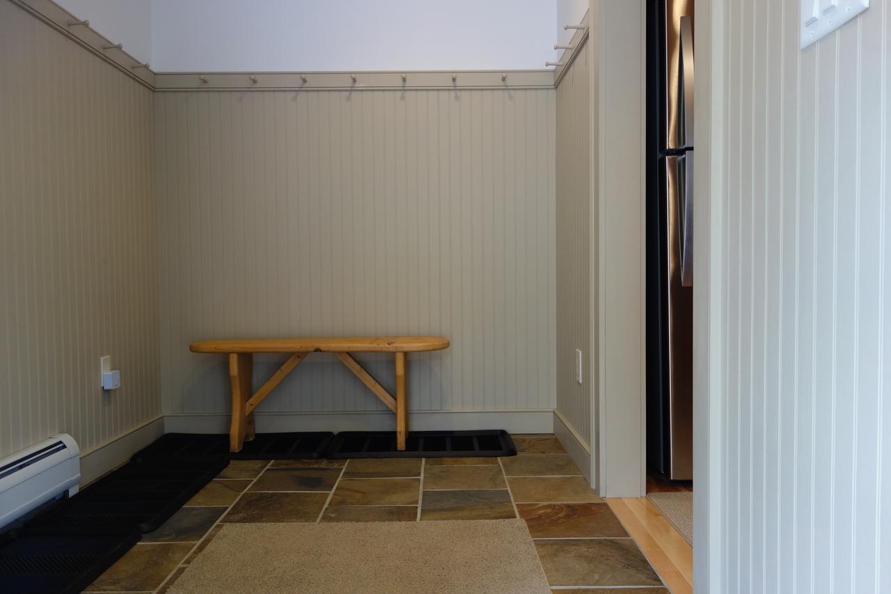 Lake Rescue LAKEFRONT! 2.6 Miles From Okemo. - thumb 13