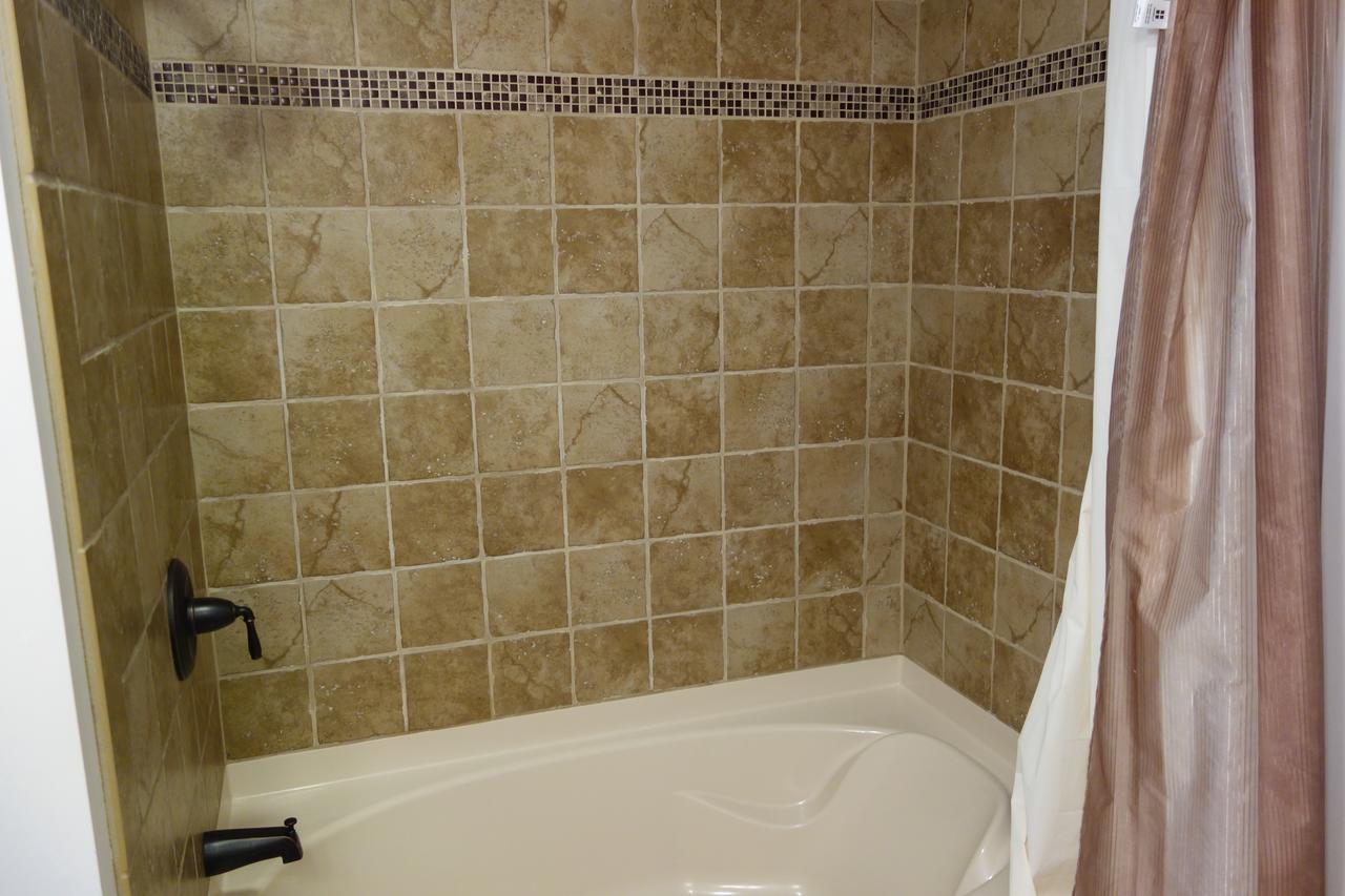 Lake Rescue LAKEFRONT! 2.6 Miles From Okemo. - thumb 31