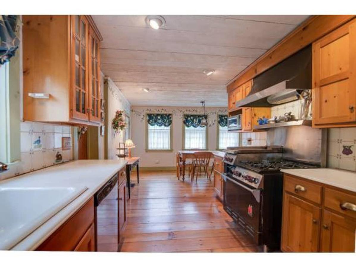 Hilltop 1780 Manchester Farm House - thumb 14