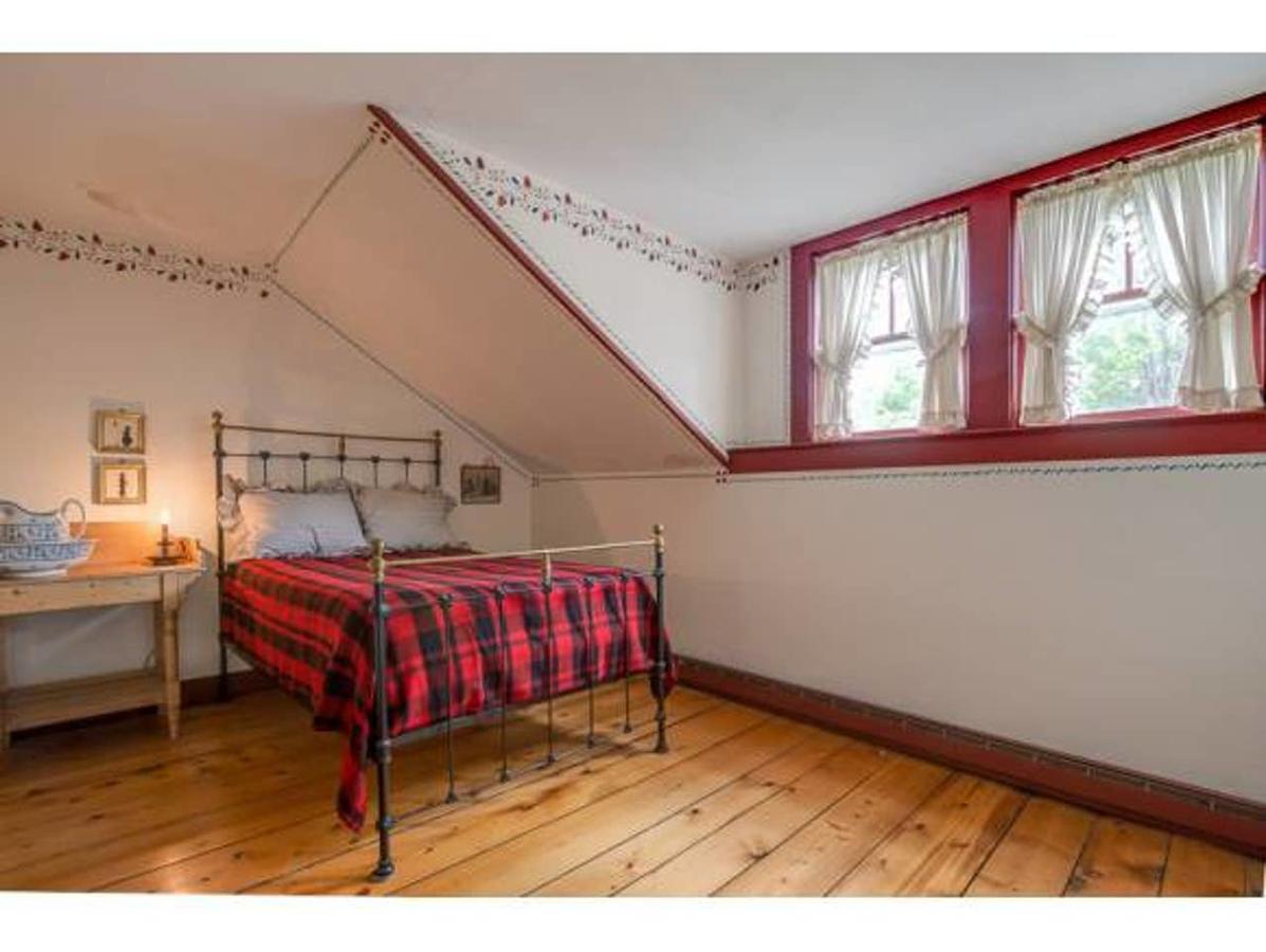 Hilltop 1780 Manchester Farm House - thumb 4