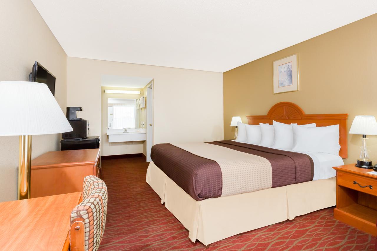 Days Inn By Wyndham Staunton - thumb 10