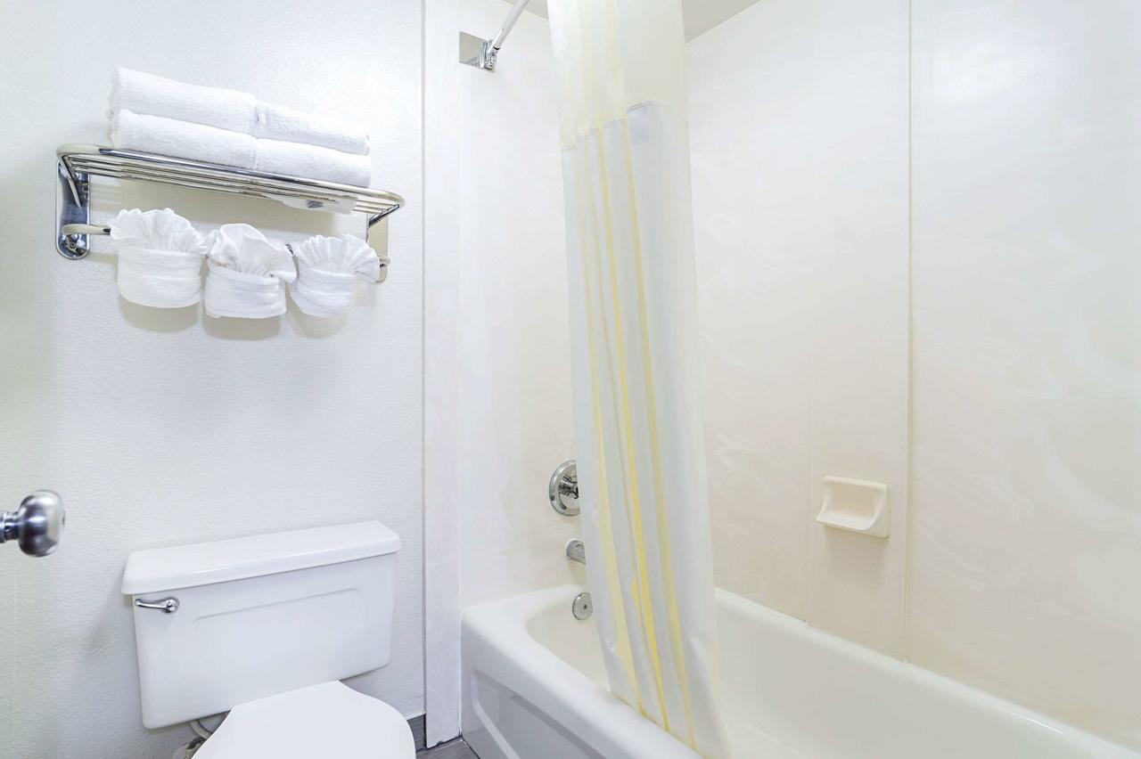Quality Inn West End - thumb 12
