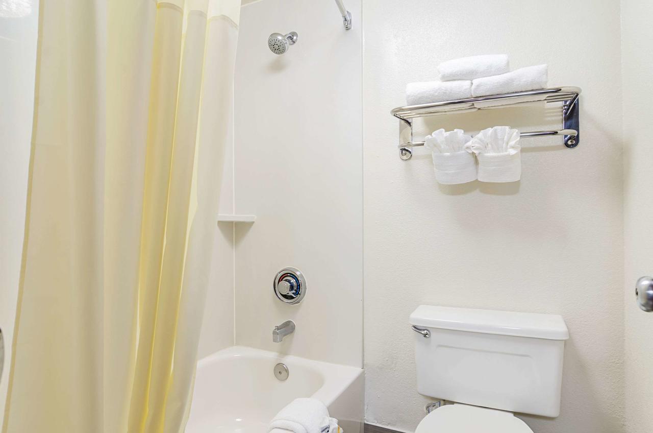 Quality Inn West End - thumb 20