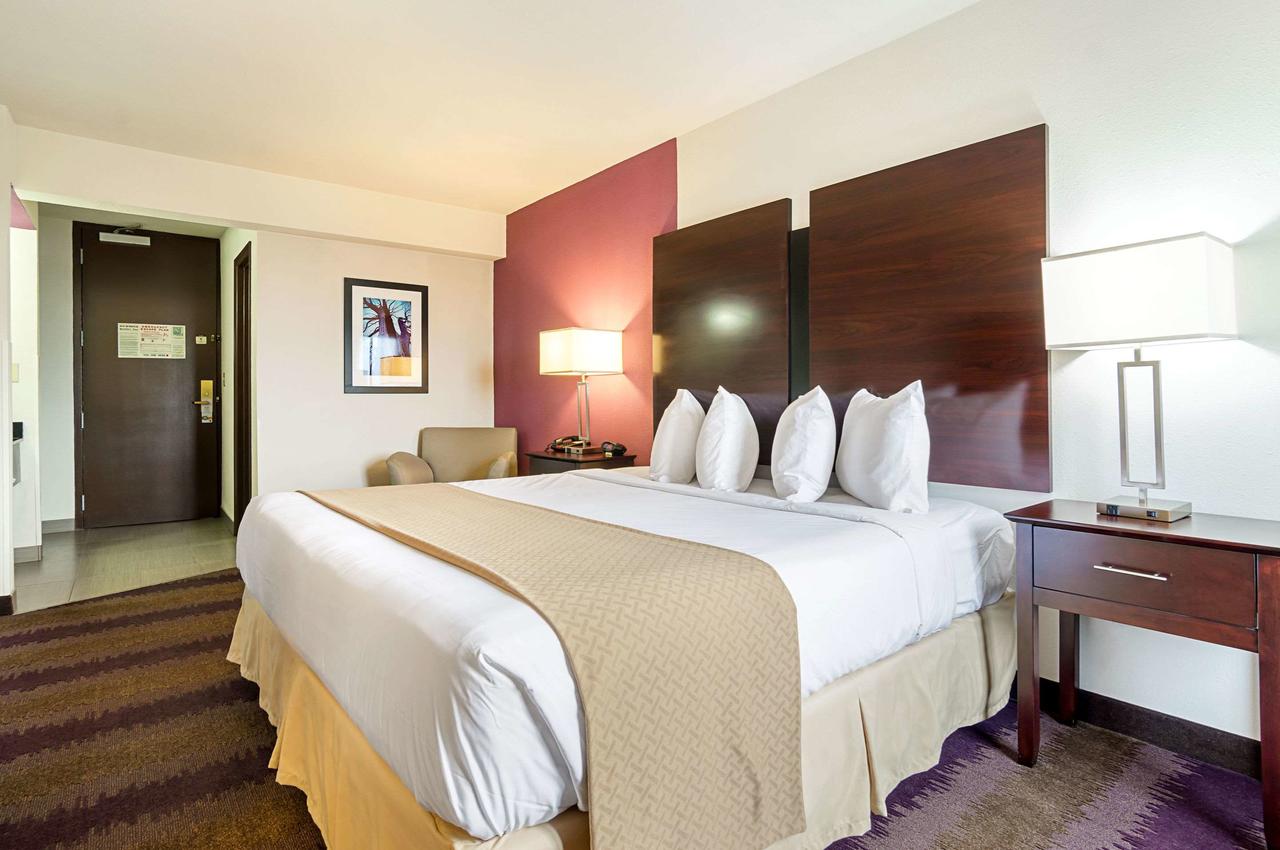 Quality Inn West End - thumb 1
