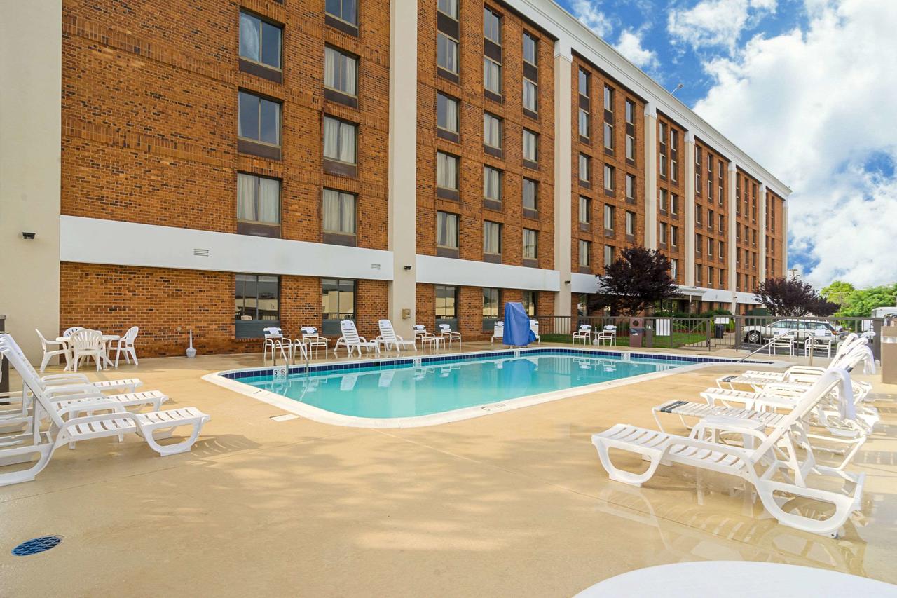Quality Inn West End - thumb 17