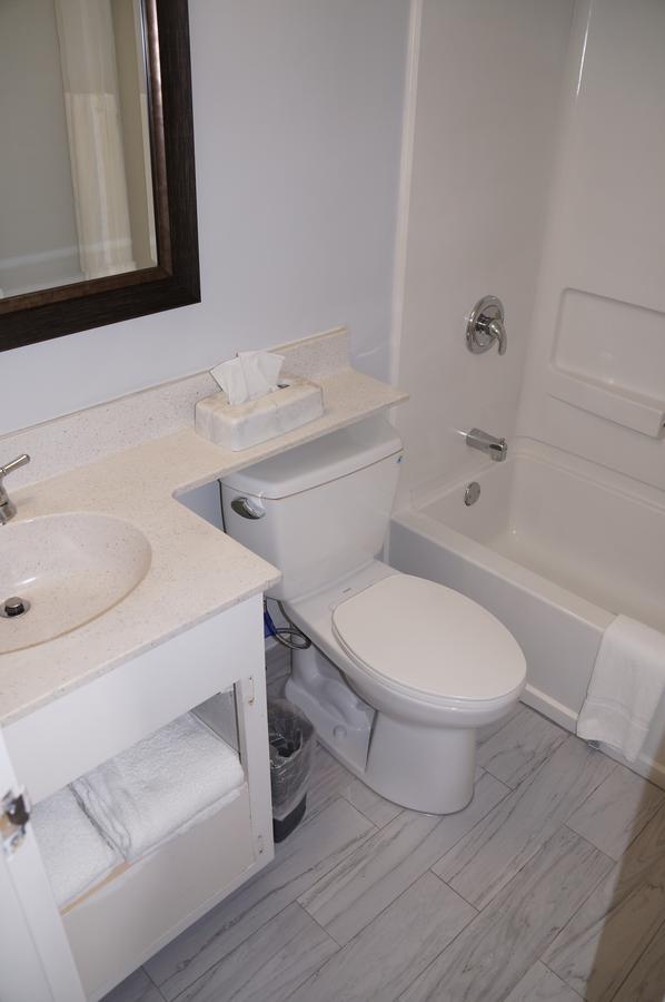 Days Inn & Suites By Wyndham Colonial - thumb 17