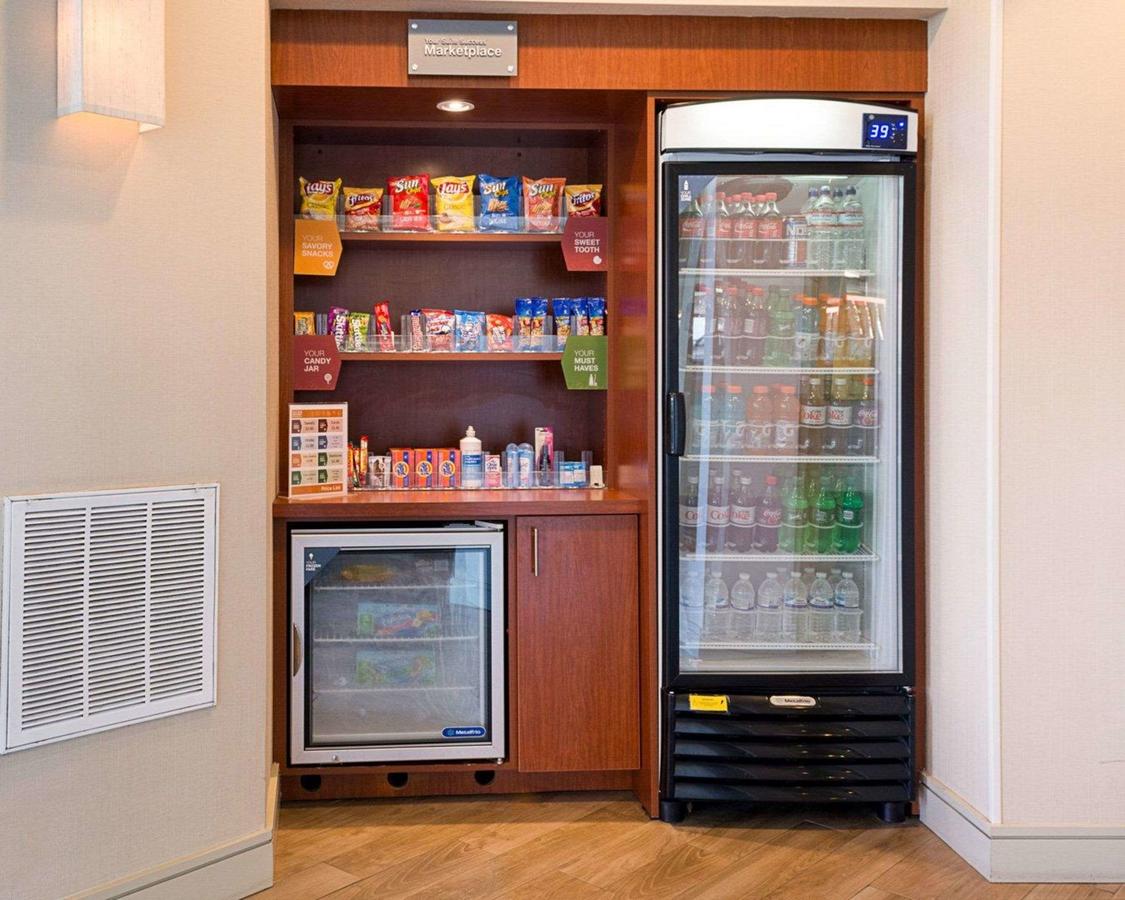 Comfort Suites Beachfront - thumb 10