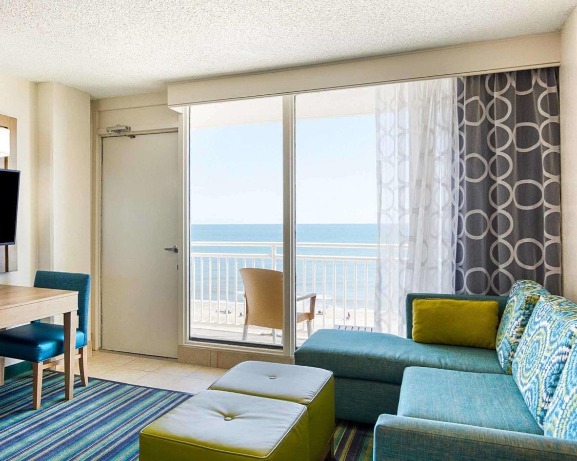 Comfort Suites Beachfront - thumb 3
