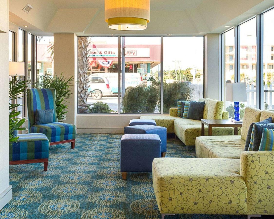 Comfort Suites Beachfront - thumb 8