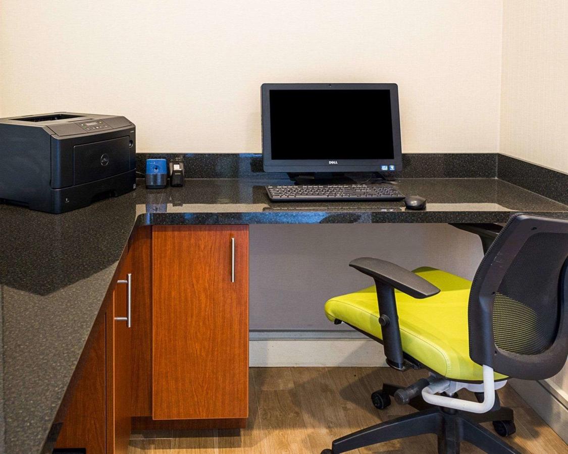 Comfort Suites Beachfront - thumb 13