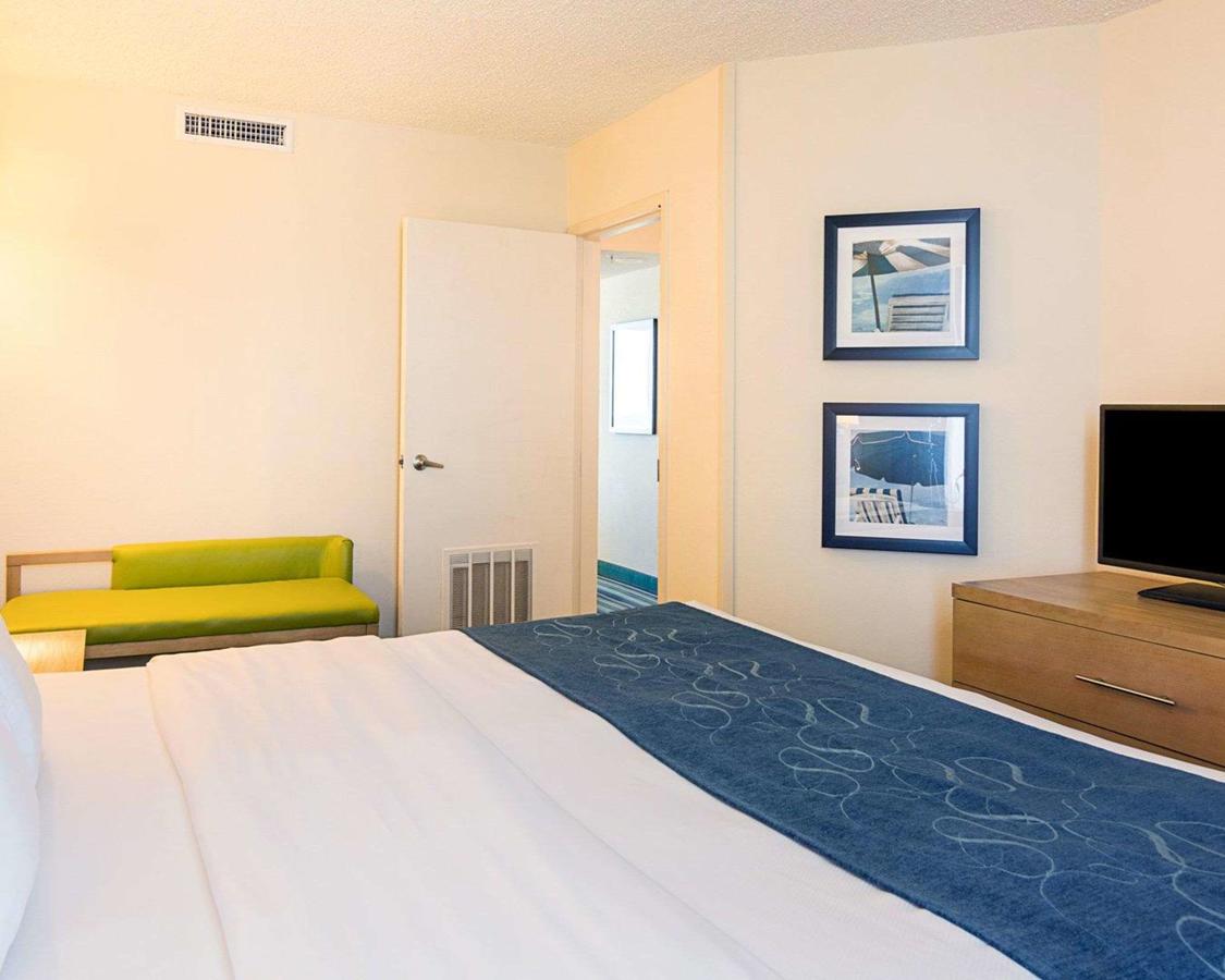 Comfort Suites Beachfront - thumb 16