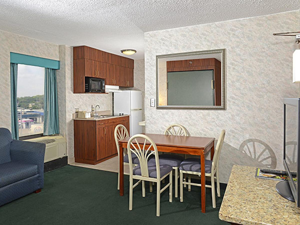 The Breakers Resort Inn - thumb 22