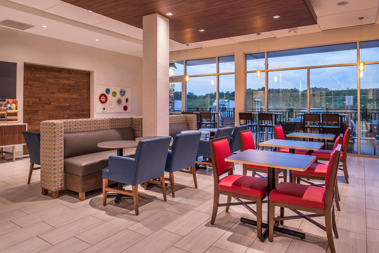 Holiday Inn Express & Suites Farmville - thumb 22