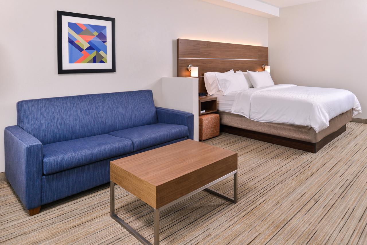Holiday Inn Express & Suites Farmville - thumb 3