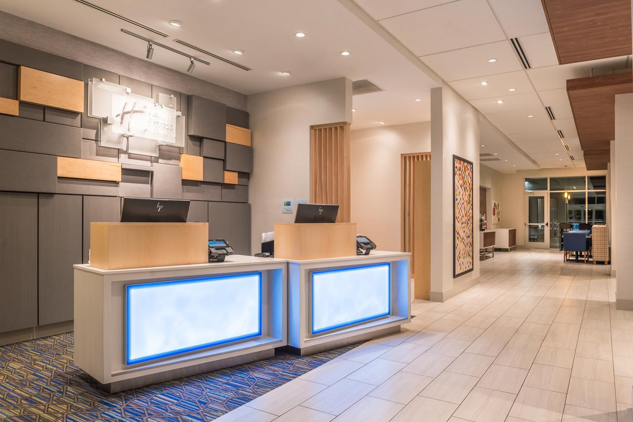 Holiday Inn Express & Suites Farmville - thumb 13