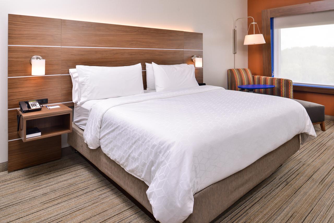 Holiday Inn Express & Suites Farmville - thumb 15