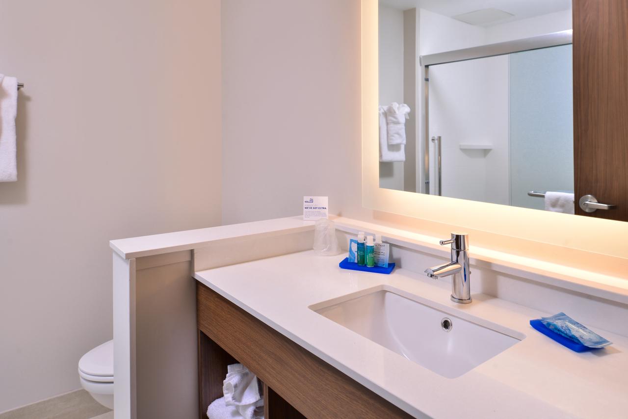 Holiday Inn Express & Suites Farmville - thumb 8