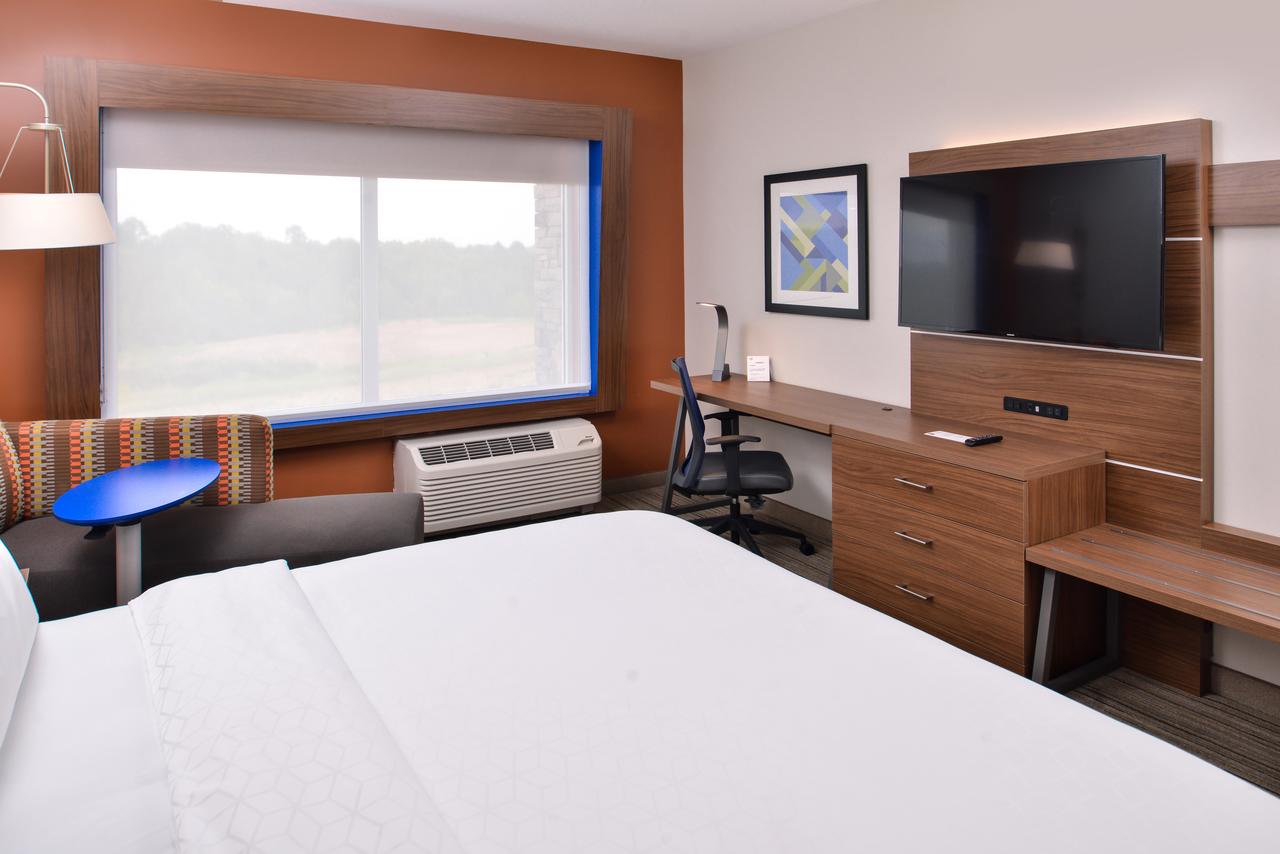Holiday Inn Express & Suites Farmville - thumb 12