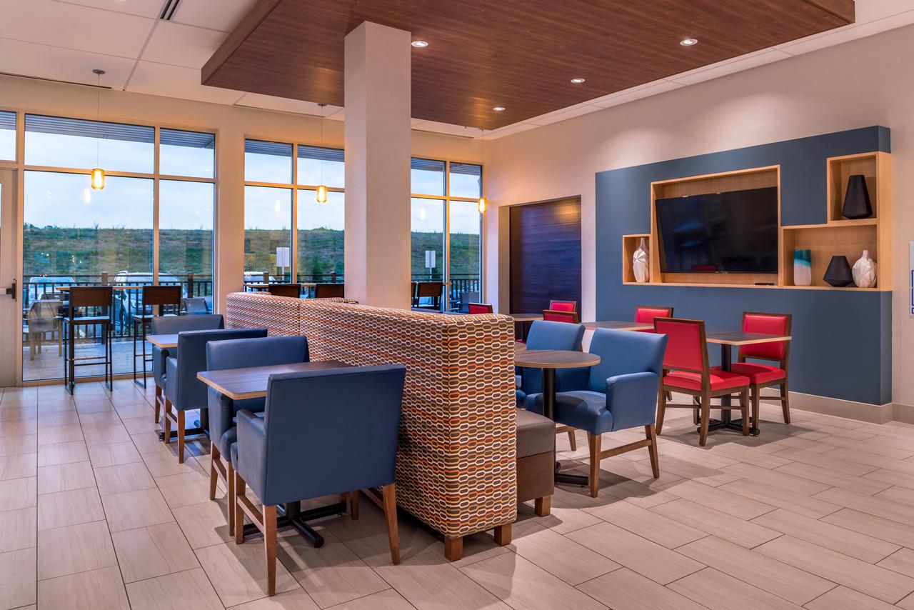Holiday Inn Express & Suites Farmville - thumb 34