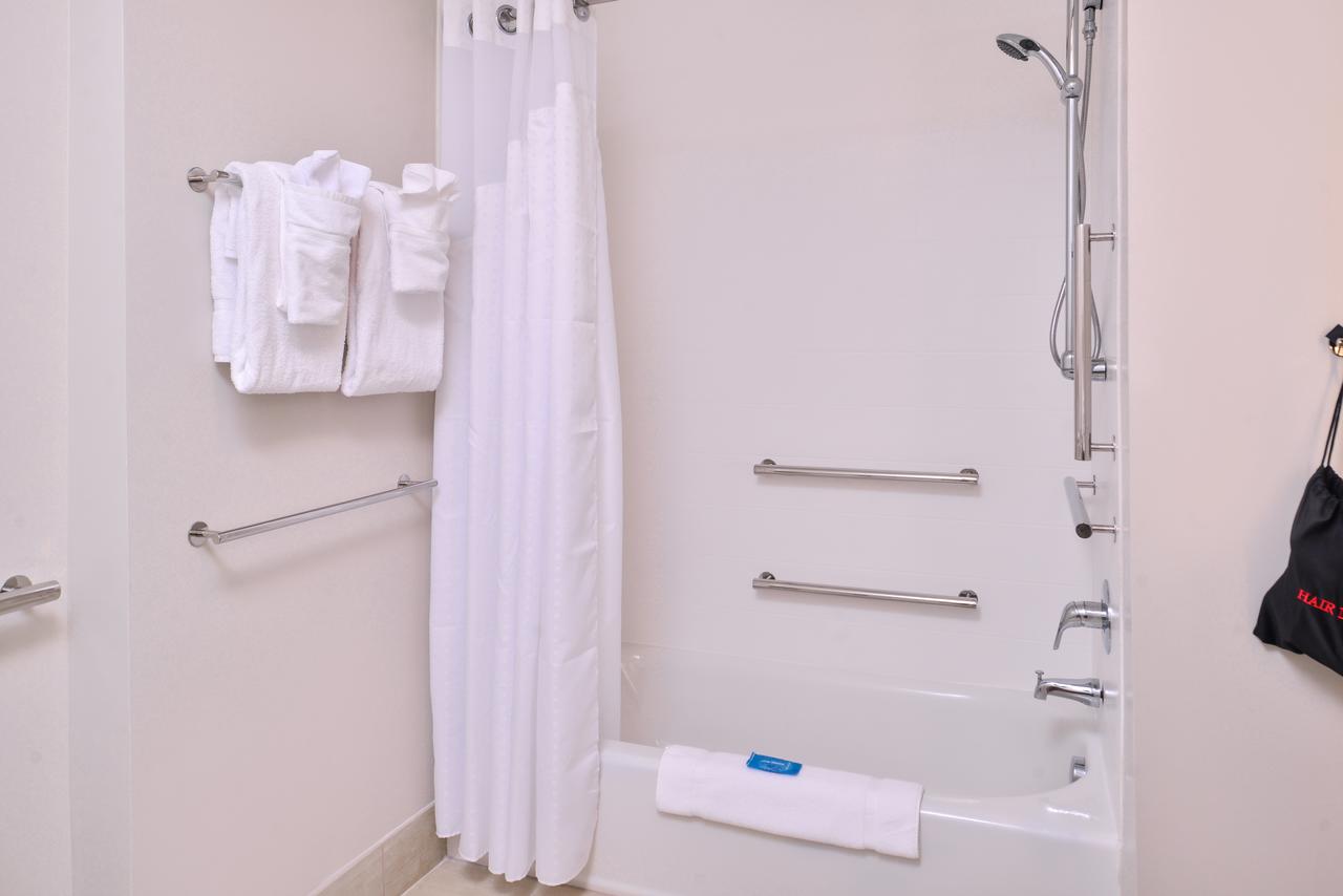 Holiday Inn Express & Suites Farmville - thumb 24