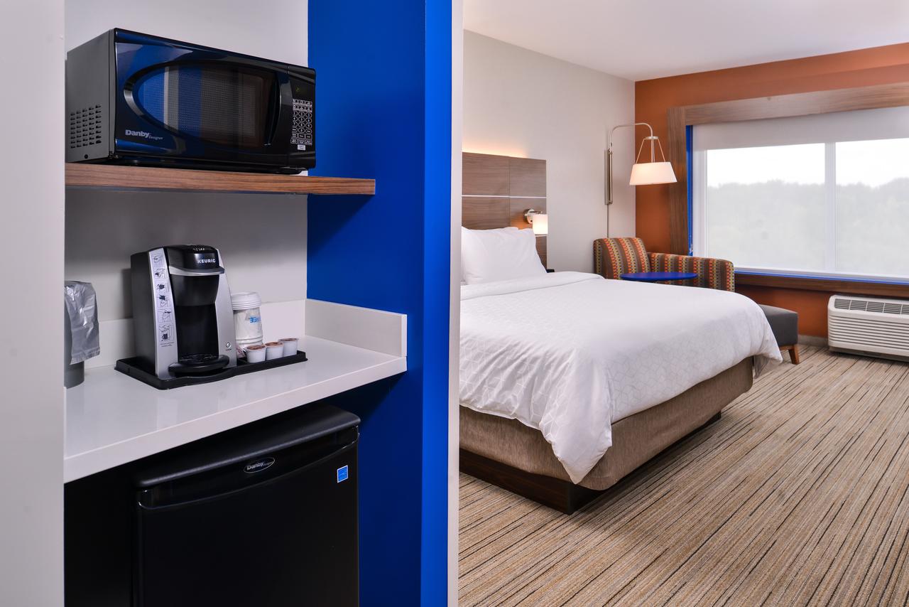 Holiday Inn Express & Suites Farmville - thumb 1