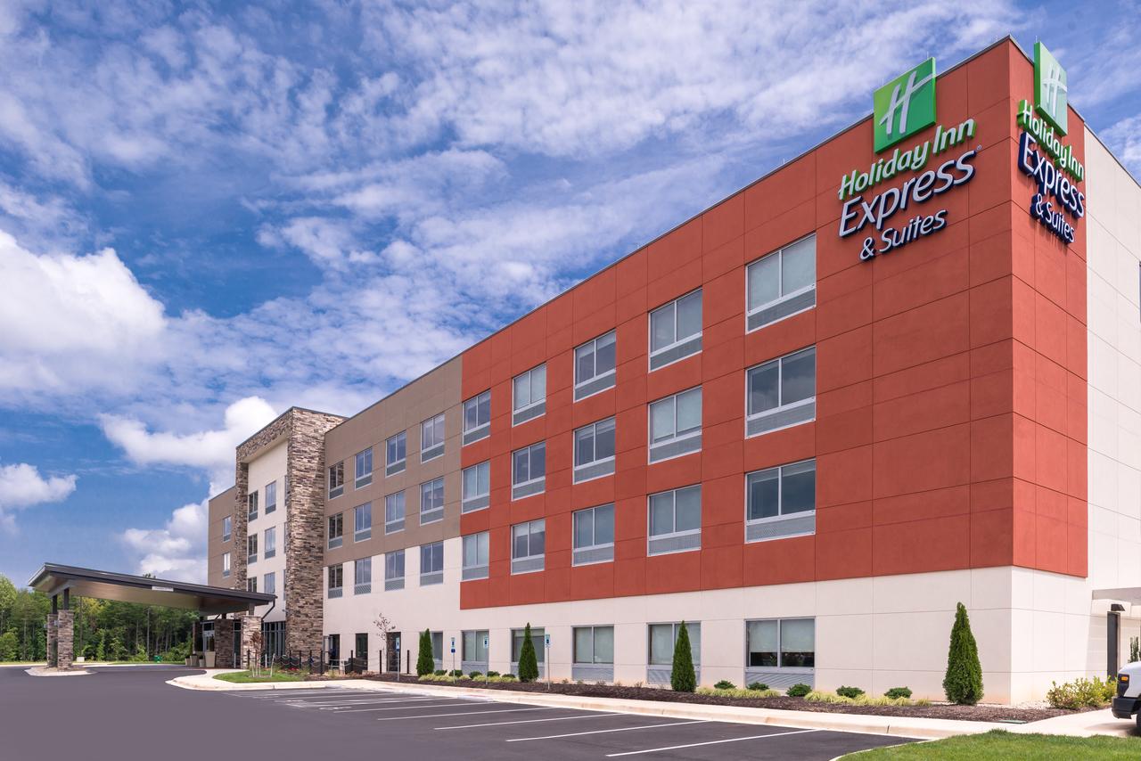 Holiday Inn Express & Suites Farmville - thumb 0