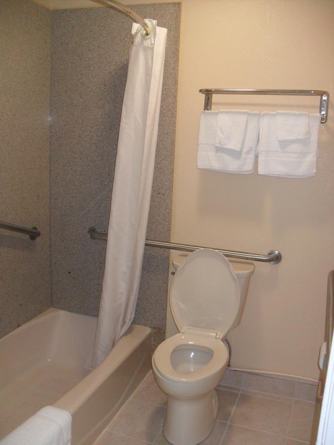 Newport News Inn - thumb 13