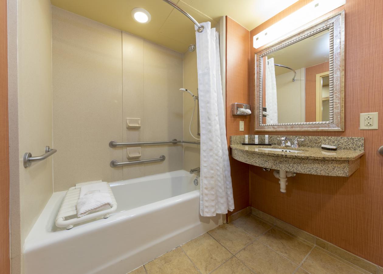 Embassy Suites By Hilton Hampton Convention Center - thumb 1
