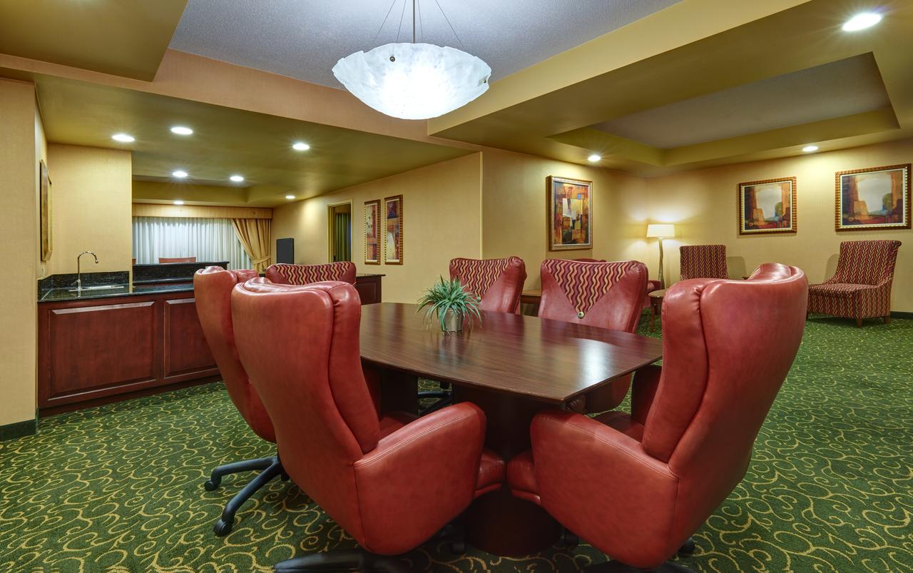 Embassy Suites By Hilton Hampton Convention Center - thumb 22