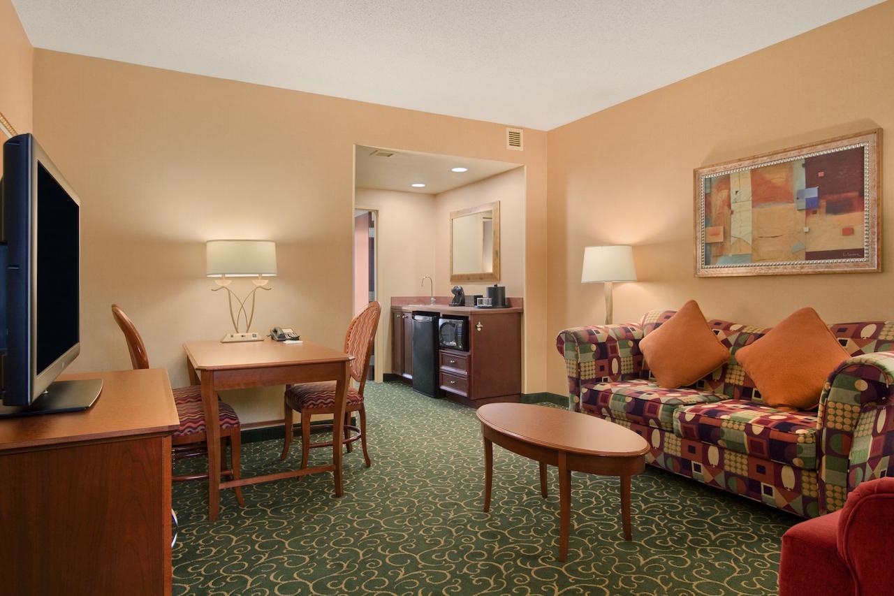 Embassy Suites By Hilton Hampton Convention Center - thumb 42