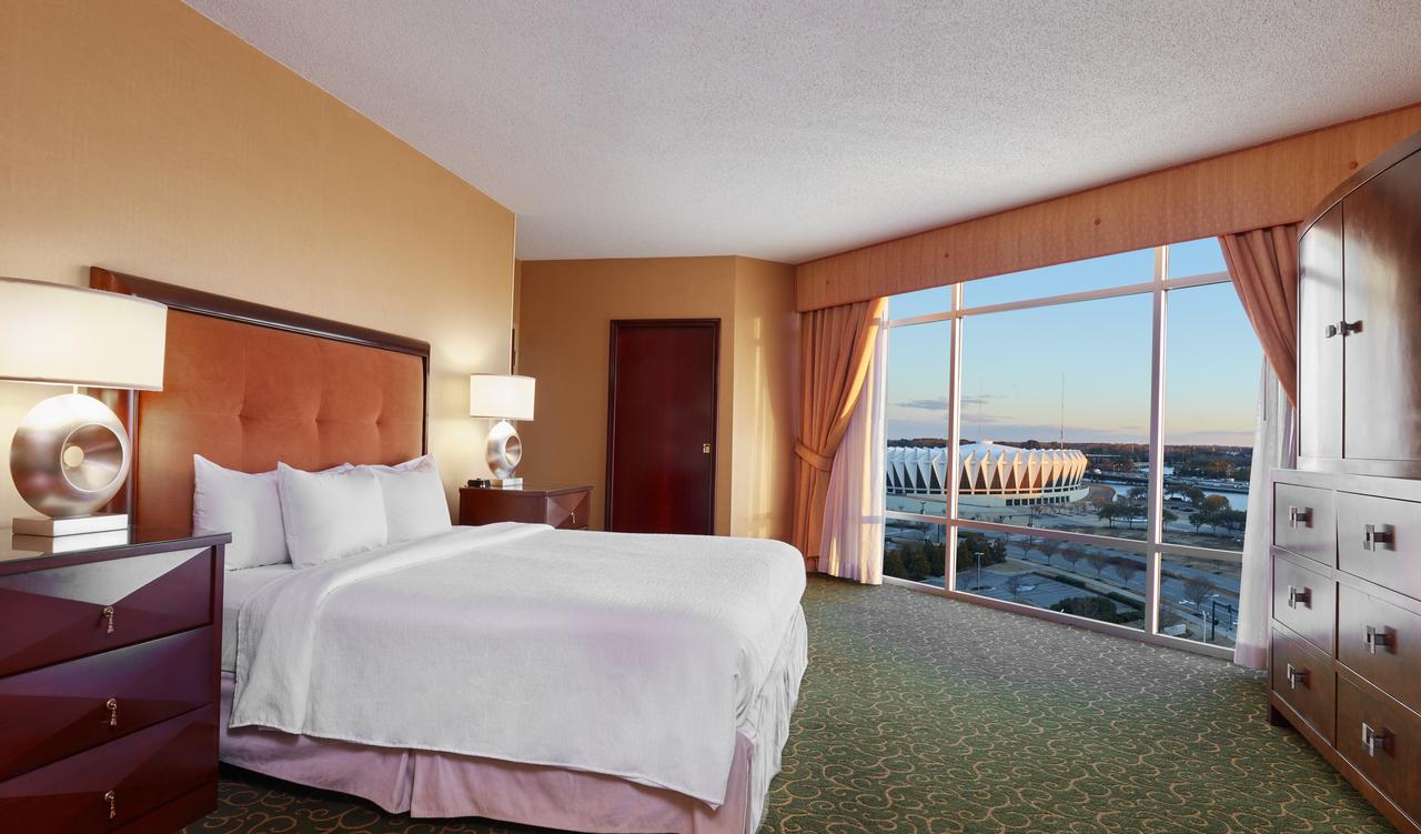 Embassy Suites By Hilton Hampton Convention Center - thumb 14