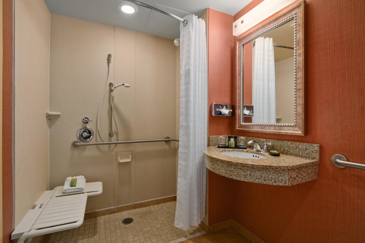 Embassy Suites By Hilton Hampton Convention Center - thumb 2